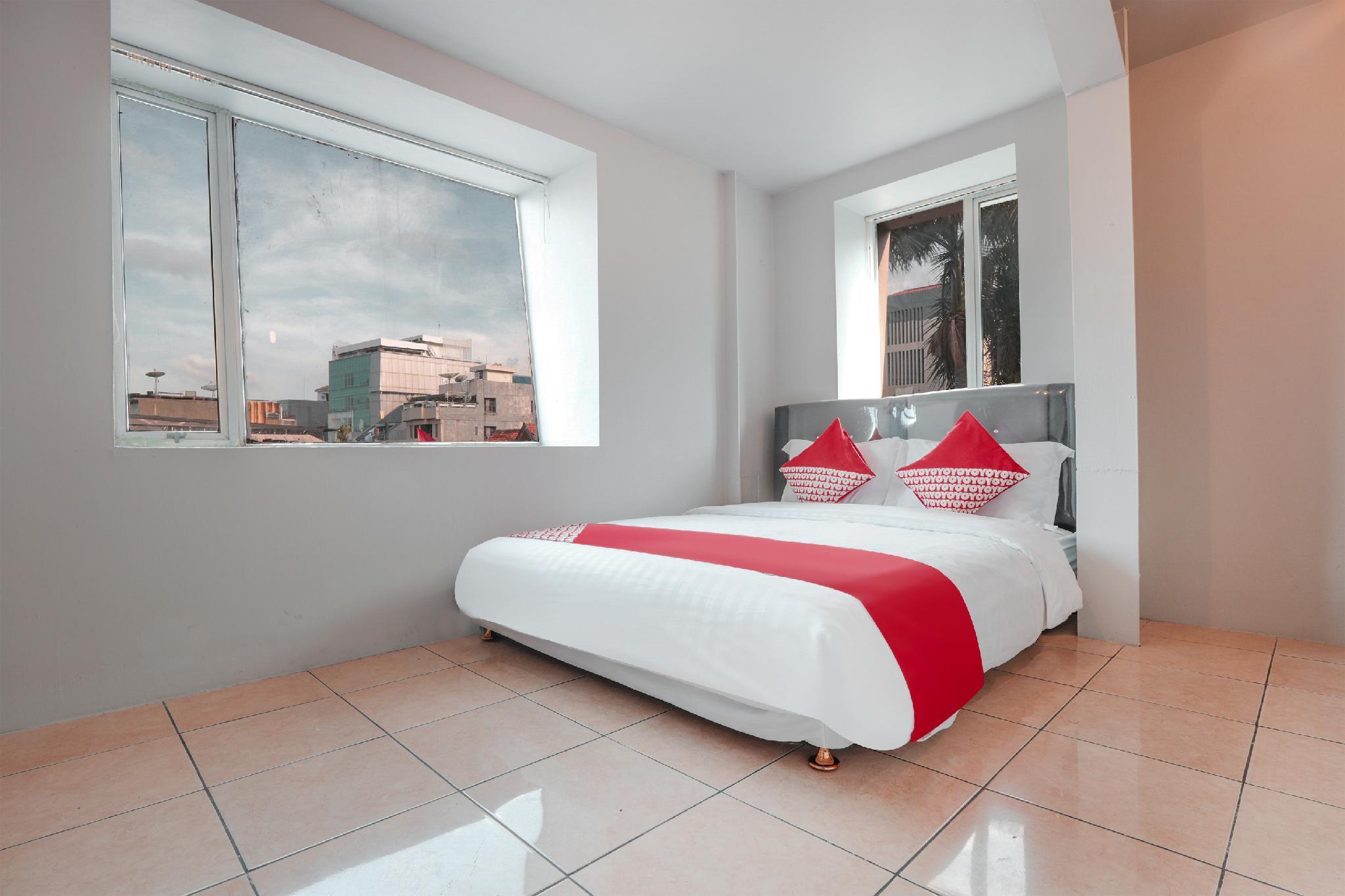 Oyo 208 G House Hotel Jakarta Exterior photo