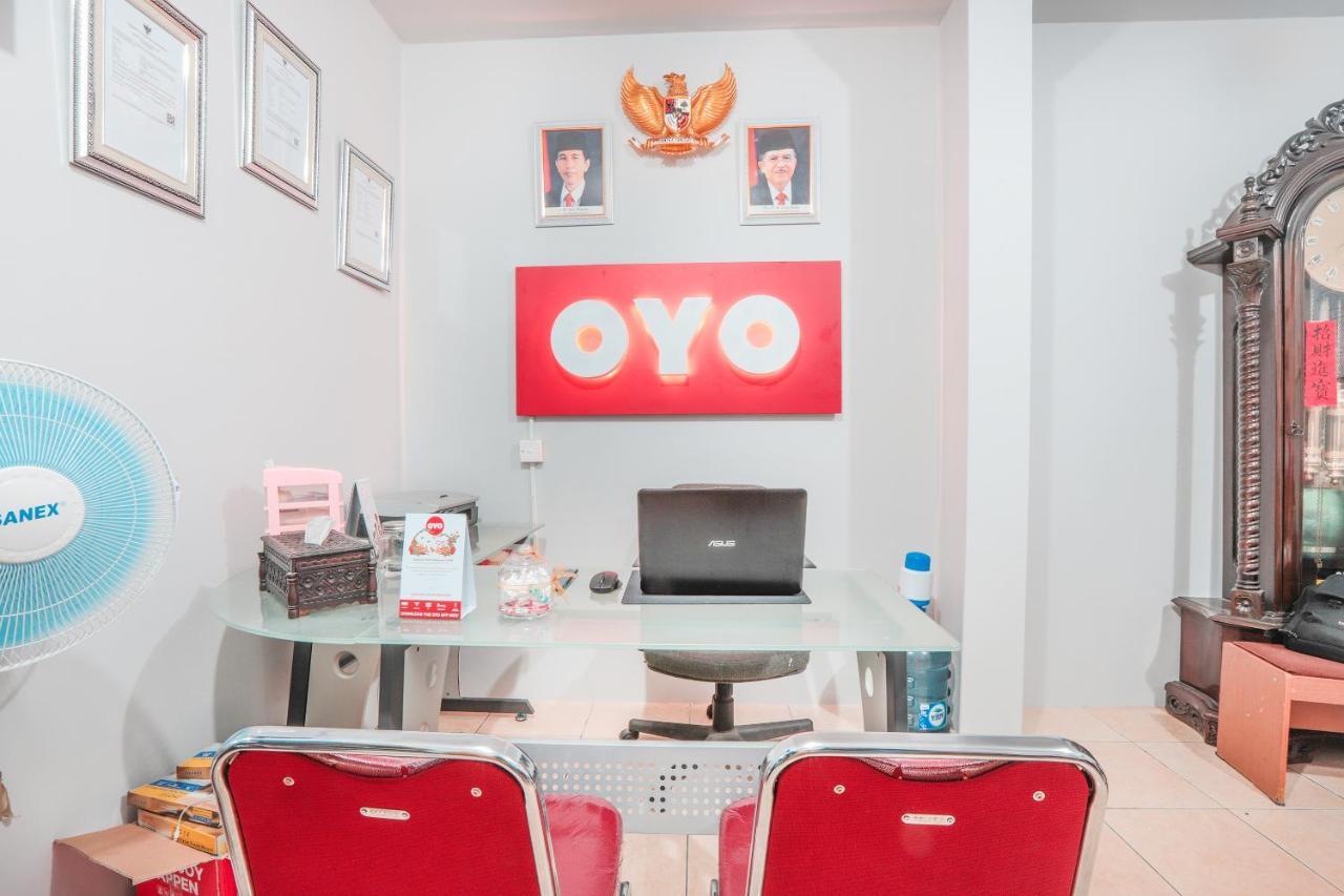 Oyo 208 G House Hotel Jakarta Exterior photo
