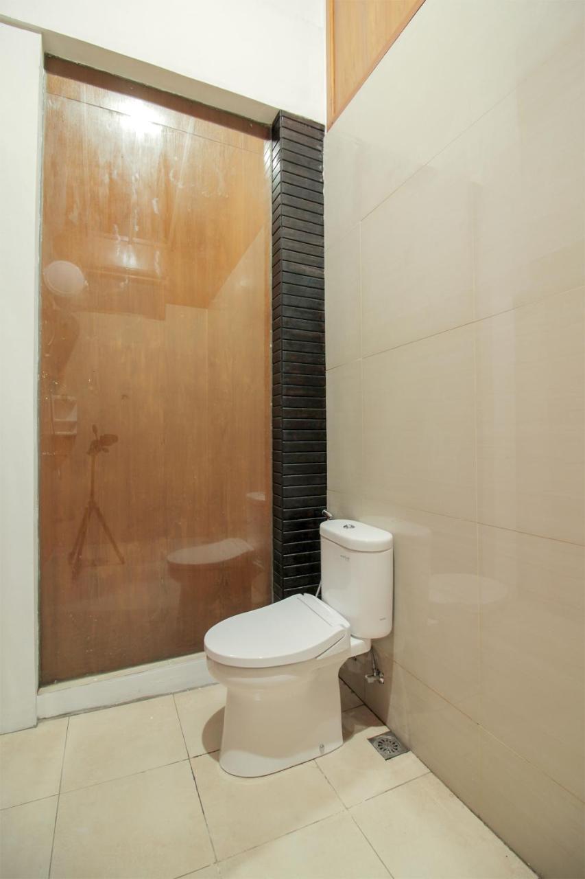 Oyo 208 G House Hotel Jakarta Exterior photo